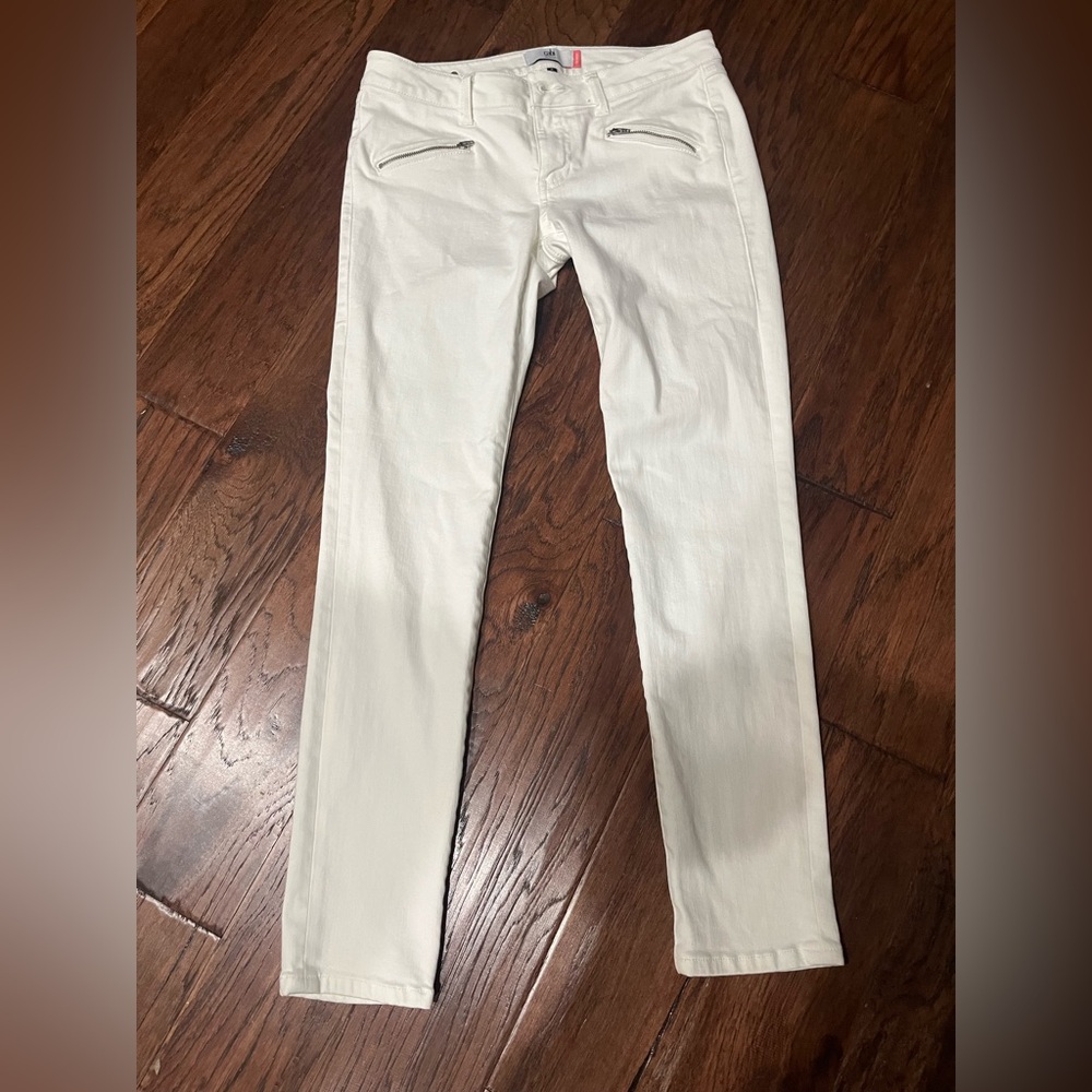 Cabi White denim super stretchy jeans size 6.